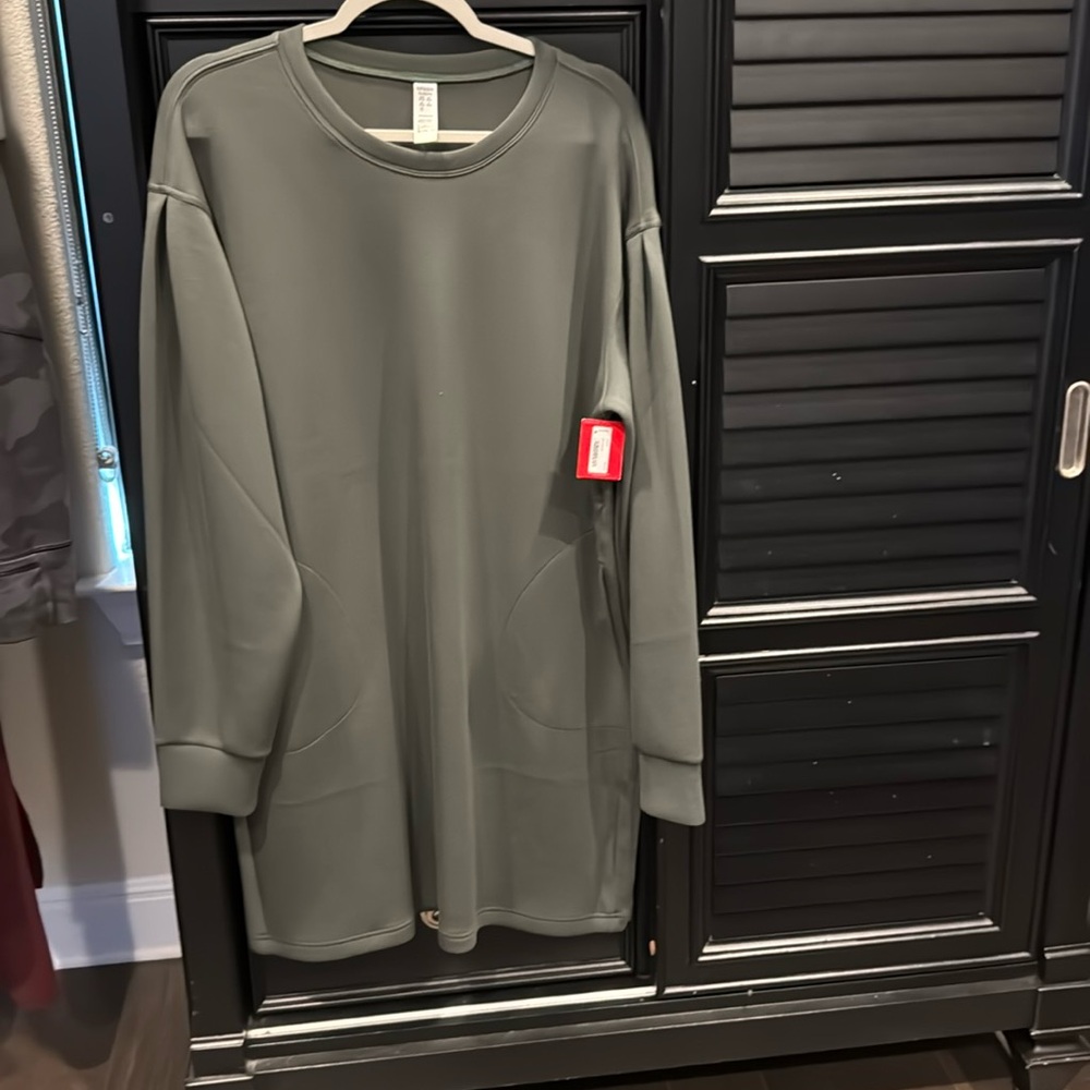 NWT Spanx Air Essentials Crewneck Dress with pockets. Size XL, Gray Olive Color
